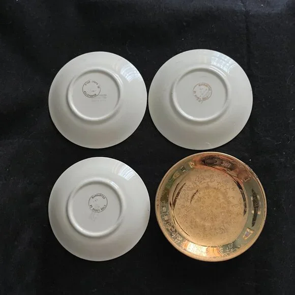 4 - Estate Vintage 22kt Hand Painted Demitasse Cups w/Saucers - Picture 5 of 11